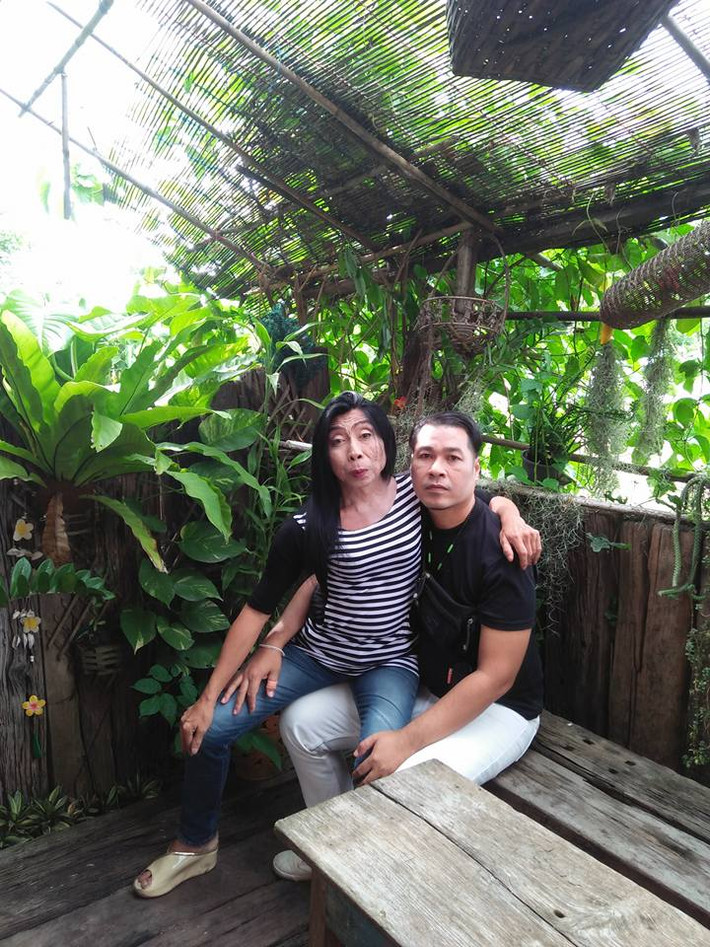 Cả hai còn thường xuyên chia sẻ những khoảnh khắc đi du lịch cùng nhau không khác gì những đôi trẻ đang ở giai đoạn thăng hoa trong tình yêu.