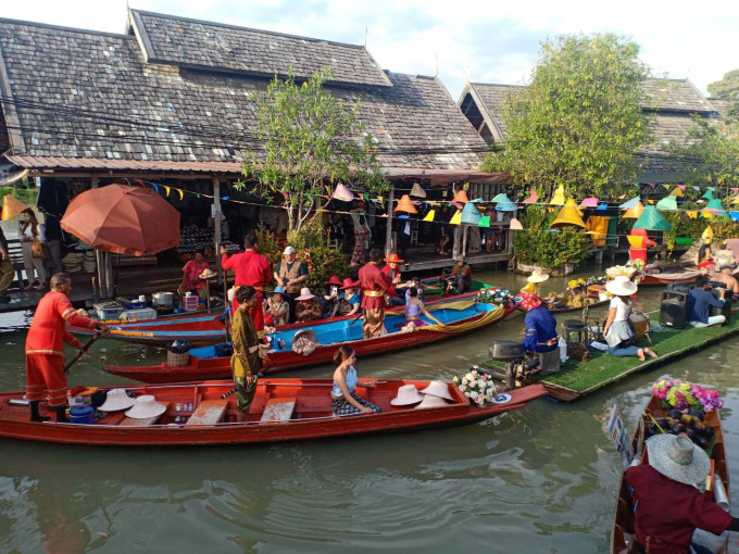 Từ khi được thành lập năm 2008, chợ nổi Pattaya trở thành điểm tham quan hút hàng trăm nghìn lượt du khách tham quan mỗi năm.