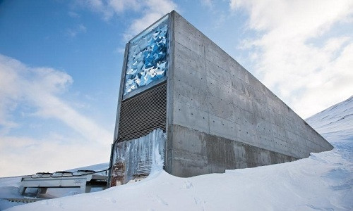 Kho hạt giống toàn cầu Svalbard, Na Uy: Nằm ở Biển Bắc trên Đảo Spitsbergen của Na Uy là khu vực chưa hơn 250 triệu hạt giống được bảo vệ tuyệt đối trong một hầm chứa. Được biết, nơi đây là một hầm đặc biệt được thiết kế để bảo vệ nhiều giống cây trồng trên thế giới nhằm chuẩn bị trước nhằm đề phòng thiên tai.