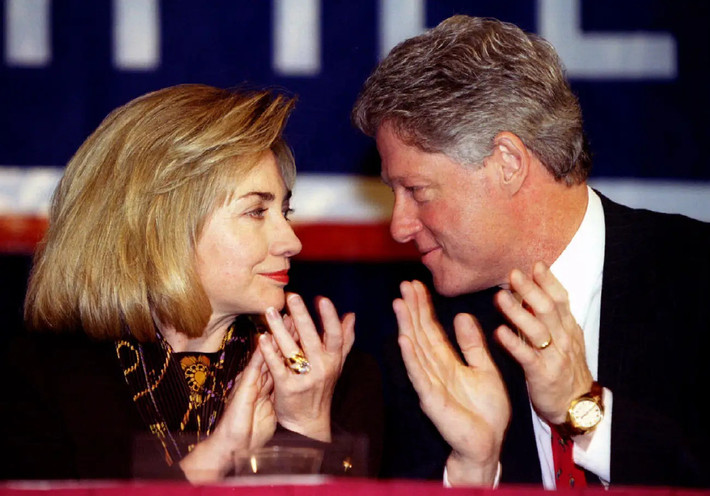 Bill Clinton - Eagle (đại bàng): Cơ quan Mật vụ Mỹ đặt cho ông Clinton biệt danh là "Eagle" dựa trên sự liên hệ với chương trình hướng đạo sinh ở Mỹ. Cấp bậc cao nhất của chương trình này là Eagle Scout - phù hợp với người đứng đầu nước Mỹ.