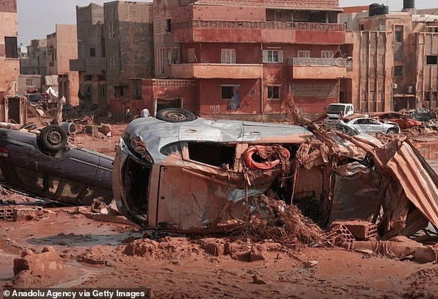 Ngày 11/9, người đứng đầu chính quyền miền Đông Libya, ông Osama Hamad, cho biết trận lũ quét kinh hoàng tại nước này do ảnh hưởng của cơn bão Daniel quét qua Địa Trung Hải có thể đã khiến 2.000 người thiệt mạng.