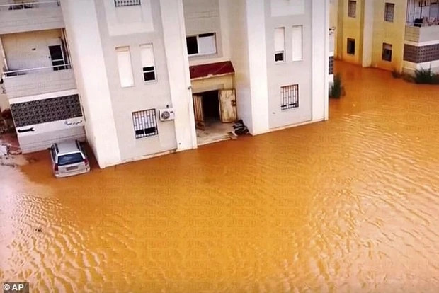Phát ngôn viên của Hội đồng Tổng thống Libya chiều 11/9 thông báo nước này sẽ để quốc tang 3 ngày sau thảm họa do bão Daniel gây ra.