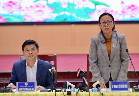 Được biết, ngay trong ngày 1/3, tại kỳ họp thứ 23, HĐND huyện Cô Tô khóa VI đã thống nhất bầu bổ sung chức vụ Chủ tịch UBND huyện Cô Tô nhiệm kỳ 2021-2026 đối với bà Lê Ngọc Hân, Bí thư Huyện ủy, số phiếu tín nhiệm đạt tối đa.