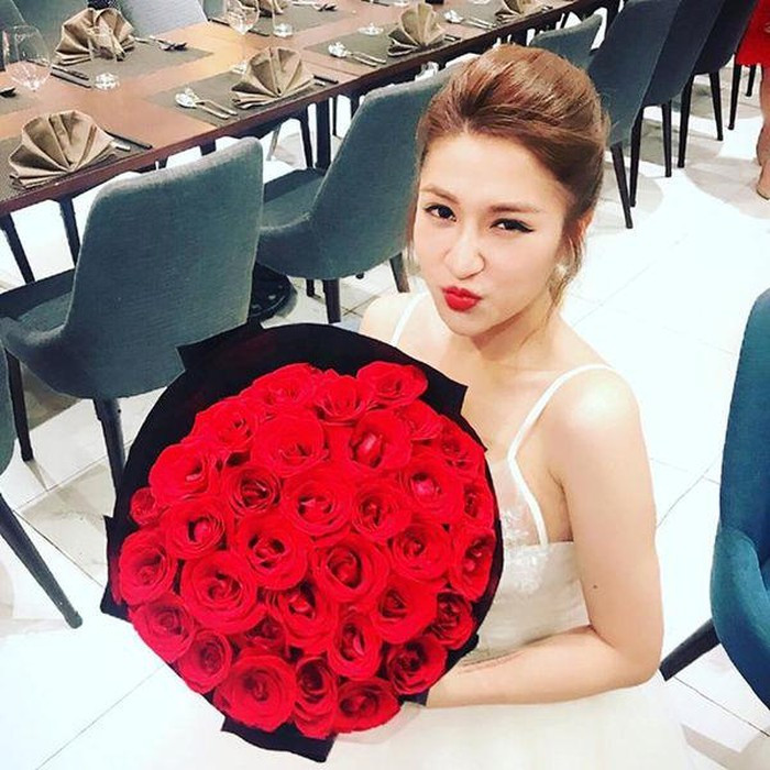 Từng có thời gian gặp khó khăn nhưng giờ đây Vân Navy có cuộc sống nhung lụa cùng chồng đại gia khiến bao người ghen tỵ. Chồng Vân Navy là Trần An Tân (29 tuổi) sinh sống tại TP.HCM. Anh từng du học nước ngoài, đang làm cho một công ty về bất động sản và hỗ trợ công việc kinh doanh của gia đình. Cặp đôi đã tổ chức ăn hỏi ngày 7/8/2018 và cưới vào tháng 1/2019.