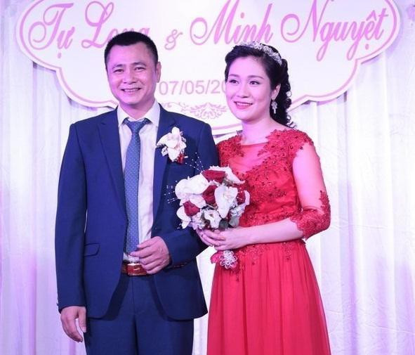 Ngày 7/5/2015, Tự Long tổ chức lễ cưới lần hai với cô dâu Trần Minh Nguyệt. Việc nghệ sĩ nhân dân Tự Long kết hôn với vợ thứ 2 khiến nhiều người bất ngờ.