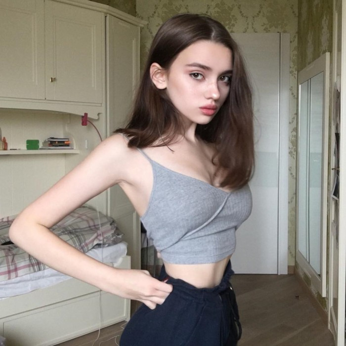 Dân mạng thậm chí còn nghĩ rằng đây là sản phẩm của photoshop, không người bình thường nào có thể tập luyện ra được vòng eo như thế.