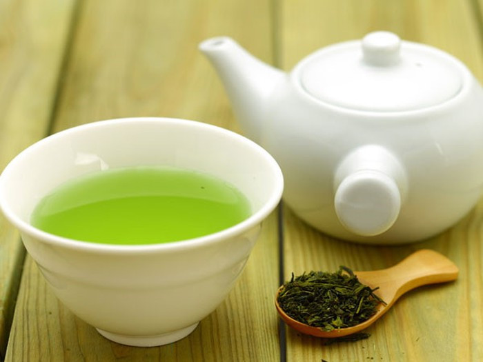 11. Trà xanh: Chất chống oxy hóa trong trà xanh tăng cường hệ thống miễn dịch bằng cách tăng số lượng tế bào T trong cơ thể. Trà xanh cũng có đầy đủ EGCG là polyphenol và chất oxy hóa chống lại bệnh tật. Trà xanh cũng có chứa chất chống oxy hóa mạnh và chống viêm. Ảnh: Boldsky.