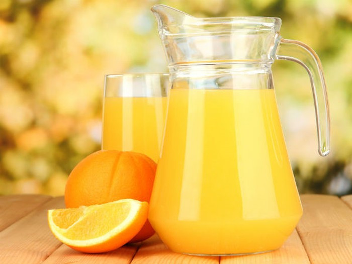 1. Nước trái cây: Uống nước ép hoa quả chứa các chất dinh dưỡng còn nguyên vẹn, là cách tốt nhất để chống lại nhiễm trùng. Hai loại vitamin giúp tăng cường miễn dịch - vitamin A và C có rất nhiều trong trái cây. Cả hai loại vitamin này có thể giúp cơ thể chống lại sự nhiễm virus. Ảnh: Boldsky.