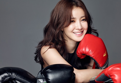 Để làm duy trì trọng lượng thi đấu boxing, nữ diễn viên bật mí mình từng…nhịn tắm bởi theo cô, sau khi tắm, cơ thể sẽ hấp thu một lượng nước lớn khiến cân nặng tăng vọt.