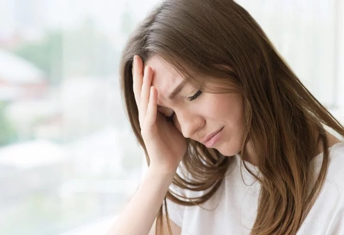 Mệt mỏi: Người bị ngộ độc thường cảm thấy mệt mỏi vì cơ thể phải dùng hết năng lượng để chống lại vi khuẩn, hoặc vì mất nhiều nước. Bạn nên nghỉ ngơi, vì khi bạn ngủ, cơ thể có thể tập trung toàn bộ năng lượng để đào thải độc tố.
