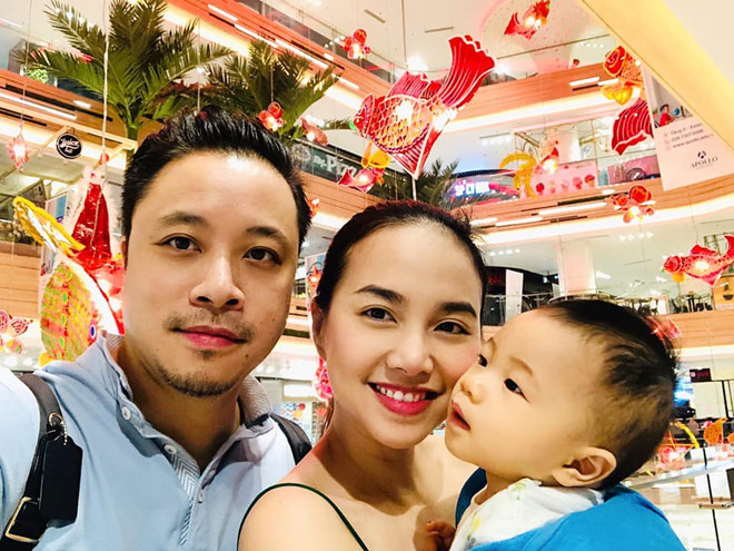 Hiện tại, Đinh Ngọc Diệp đã lấy Victor Vũ và sinh cho nam đạo diễn một bé trai kháu khỉnh vào tháng 11 năm ngoái. Dù cả 2 khá nổi tiếng nhưng sau khi lấy nhau từ tháng 3/2016, họ tránh xa ồn ào, hiếm khi xuất hiện trước công chúng. Trên trang cá nhân, Ngọc Diệp chia sẻ nhiều hình ảnh hạnh phúc bên gia đình. Cô còn tiết lộ được ông xã chiều chuộng và yêu thương.
