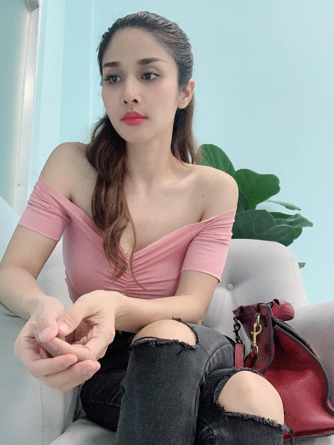 Hiện tại, ngoài vai trò người mẫu, Thảo Trang đang tham gia một bộ phim truyền hình. Cô cũng rẽ hướng sang kinh doanh lĩnh vực chăm sóc sắc đẹp. Vợ cũ chân sút Đồng Tháp thừa nhận cô đã can thiệp phẫu thuật thẩm mỹ để vẻ ngoài hoàn hảo hơn.
