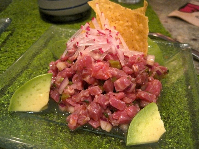 9. Carne Apache (Mexico): Món Carne Apache của người Mexico cũng sử dụng nước cốt chanh để làm thịt chín tái, tương tự như công thức ở Việt Nam.
