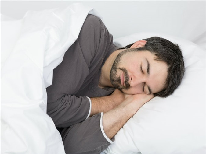 Giúp ngủ ngon hơn: Nghe có vẻ hơi lạ kỳ, nhưng nếu tập thể dục vào sáng sớm, trước khi ăn thì tối ngày hôm đó bạn sẽ có một giấc ngủ ngon và sâu giấc hơn bình thường. Bởi tập thể dục vào lúc này sẽ giúp điều chỉnh nhịp sinh học, cung cấp năng lượng cần thiết cho cả ngày từ đó giúp bạn dễ có một giấc ngủ chất lượng.