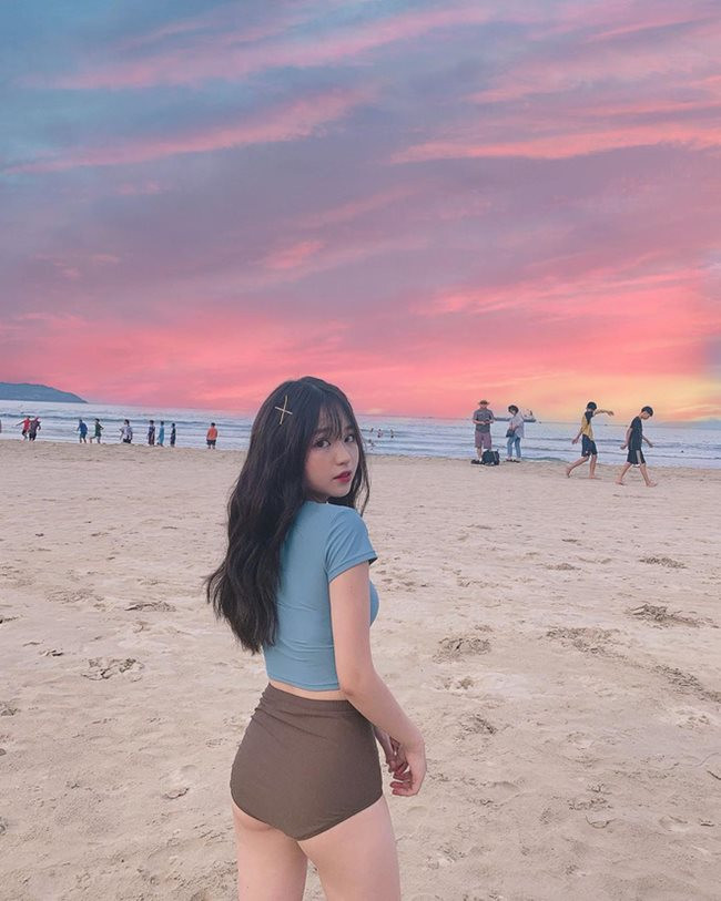 Nguyễn Thanh Thủy, sinh năm 1998 đến từ Hà Nội, lên báo Trung Quốc vì quá dễ thương.