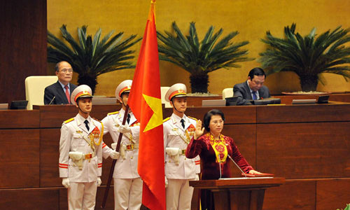 Ngày 31/3, bà Nguyễn Thị Kim Ngân đã trở thành nữ Chủ tịch đầu tiên trong lịch sử Quốc hội Việt Nam và cũng là lãnh đạo nữ đầu tiên trong các chức danh chủ chốt tuyên thệ nhậm chức trước Quốc hội. Bà Ngân là một trong những nữ lãnh đạo cấp cao của Việt Nam.