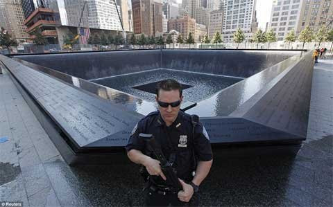 Ground Zero (vùng đất số 0) là nơi từng xảy ra vụ tấn công với tòa tháp đôi của Mỹ ngày 11/9/2001. Đây là công trình nhằm tưởng nhớ 3.000 người đã chết trong vụ tấn công khủng bố kinh hoàng ở New York trên.