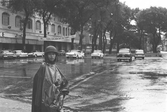 Hình ảnh Sài Gòn trong một ngày mưa. Ảnh chụp tháng 8/1964.