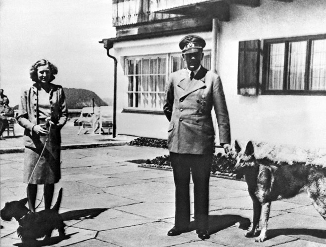 Cuốn sách "Cuộc tranh đấu của tôi" thể hiện tư tưởng quái dị của Hitler khi vạch ra hình ảnh tương lai của nước Đức cũng như cách thức để trở thành chủ nhân thế giới được hàng triệu người Đức đón nhận và ủng hộ.