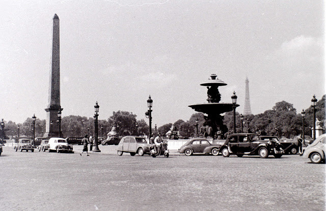 Quảng trường Place de la Concorde ở thủ đô Paris, Pháp giữa những năm 1950.