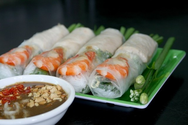Cung Thiên Bình lại thích ăn những món nhẹ có sự kết hợp giữa ngọt và mặn. Họ thích các món ăn có hương chanh và thường mê các món đặc sản ở khắp nơi.