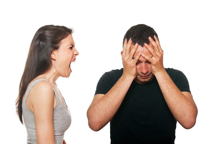 Đôi khi nàng nổi cơn giận vì bất đồng quan điểm với bạn mặc dù nó đúng. Bạn hãy hiểu một điều, với bất kỳ khi, nếu đã giận dữ họ sẽ khó có đủ kiên nhẫn lắng nghe những gì bạn nói.