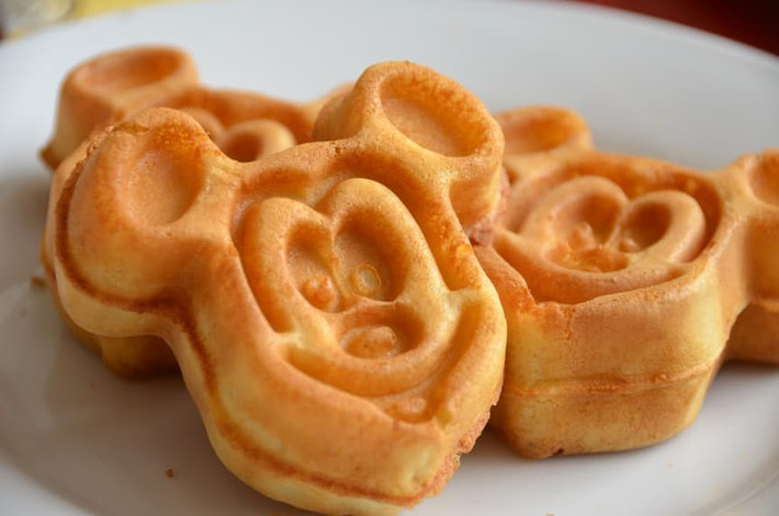 Và cuối cùng là bánh quế hình chuột Mickey. Nguồn ảnh: Therichest