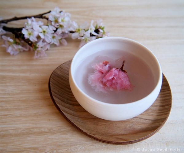 Táo bón cũng có thể chữa bằng cách sắc 10g hoa đào khô kết hợp với 30g hoa đào tươi để uống. Kết hợp với ăn bánh mỳ hoa đào cho hiệu quả rất cao.