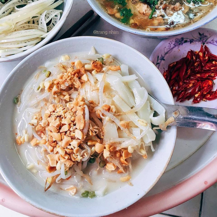 Năm nay bạn cũng đứng bỏ qua món ăn chống ngán được cách tân rất mới mẻ đó là bánh đúc nộm.