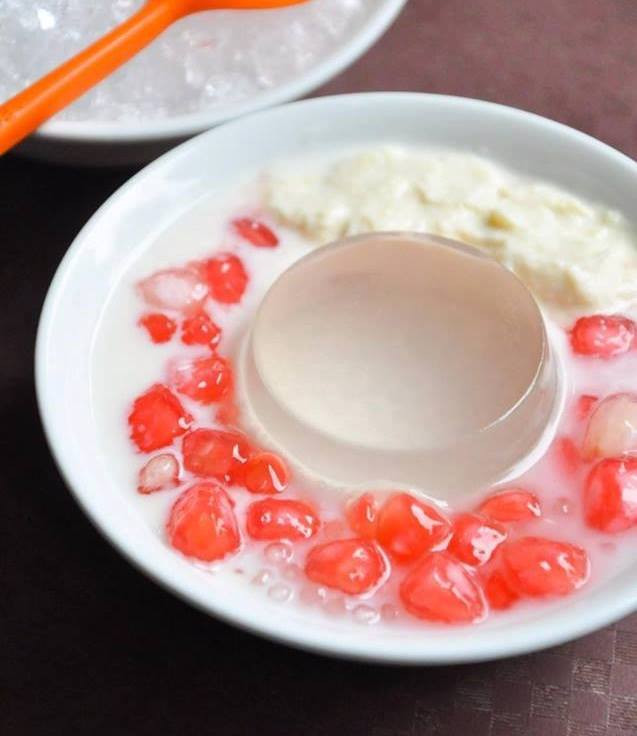 Các món chè, chè thạch, chè sầu riêng mát là một lựa chọn tuyệt vời để giải nhiệt, giải khát ngày đầu năm.