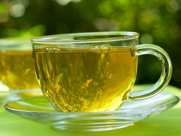 Trà xanh: Trà xanh giúp hệ thống miễn dịch ngăn ngừa các phản ứng dị ứng rất hiệu quả vì nó có chứa những chất chống oxy hóa và kháng histamin và chống viêm.