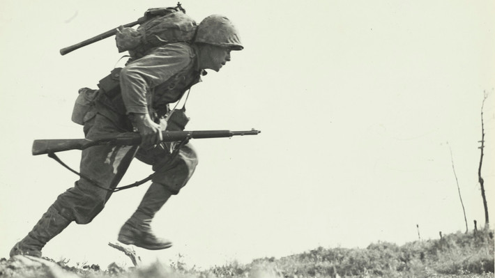 Chiến tranh thế giới thứ 2 nổ ra do Đức quốc xã dưới thời trùm phát xít Hitler tiến hành. Nhà độc tài Hitler muốn phát động cuộc chiến này vì muốn đưa nước Đức trở lại thời kỳ huy hoàng như trước khi Thế chiến 1 xảy ra.