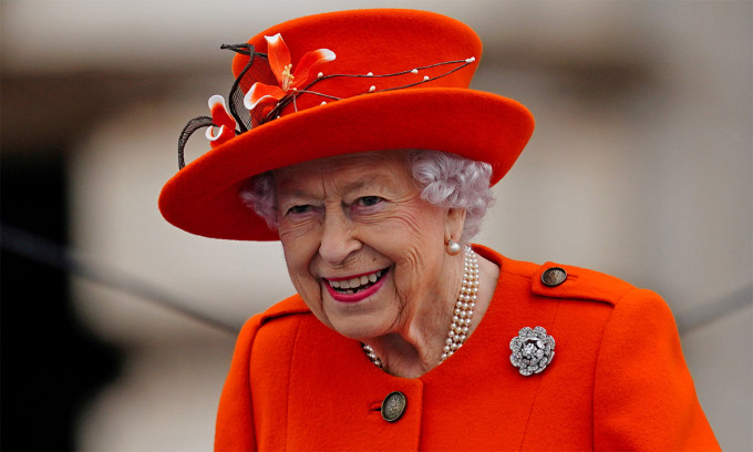 Cung điện Buckingham thông báo Nữ hoàng Elizabeth II băng hà tại Balmoral, Scotland vào ngày 8/9. Trong thông cáo, cung điện Buckingham cho biết: "Nữ hoàng đã ra đi một cách yên bình tại cung điện Balmoral chiều nay. Vua và Vương hậu sẽ ở lại Balmoral tối nay và trở lại London vào ngày mai".