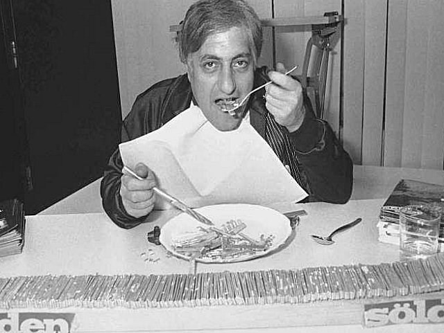 Theo các chuyên gia, ông Lotito mắc chứng rối loạn Pica khiến ông thèm ăn những thứ vốn không phải thực phẩm. May mắn là ông sở hữu "dạ dày thép" để có thể tiêu hóa các vật liệu kim loại sắc mà không gặp vấn đề gì về sức khỏe. Ước tính, ông đã ăn khoảng 9 tấn kim loại trước khi qua đời năm 2007, hưởng thọ 57 tuổi.