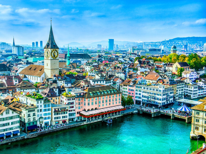 3. Zurich, Thụy Sĩ - Thành phố để sống đắt đỏ nhất châu Âu. Zurich là một trung tâm toàn cầu cho các ngân hàng và cũng là một trong những nơi sinh sống chất lượng tốt nhất trên thế giới. Tất nhiên, chất lượng cuộc sống tốt cũng đồng nghĩa với chi phí không hề rẻ.