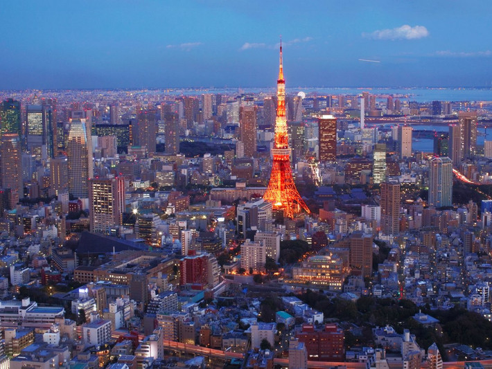 5. Tokyo, Nhật Bản: Trong ảnh không phải là tháp Eiffel mà là tháp Tokyo, nằm ở trung tâm của thành phố rộng lớn. Tokyo đã tăng 6 bậc so với năm ngoái nhờ vào việc tăng giá đồng Yên. Thành phố này là một trong những nơi sinh sống đắt đỏ trên thế giới bởi chi phí sinh hoạt cao.
