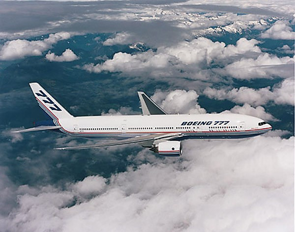 Cánh của những chiếc Boeing 777 được thiết kế tối ưu và tiên tiến nhất về mặt khí động học, giúp nó đạt độ cao và tốc độ nhanh hơn hẳn so với các đối thủ.