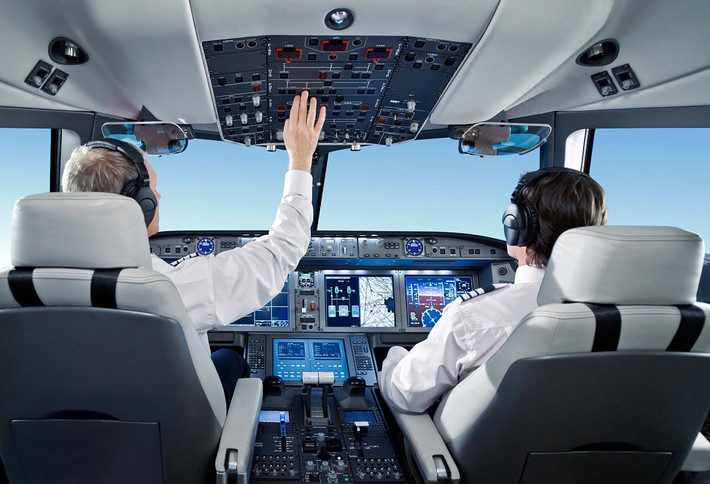Khoang lái máy bay MC-21 mới của Nga.