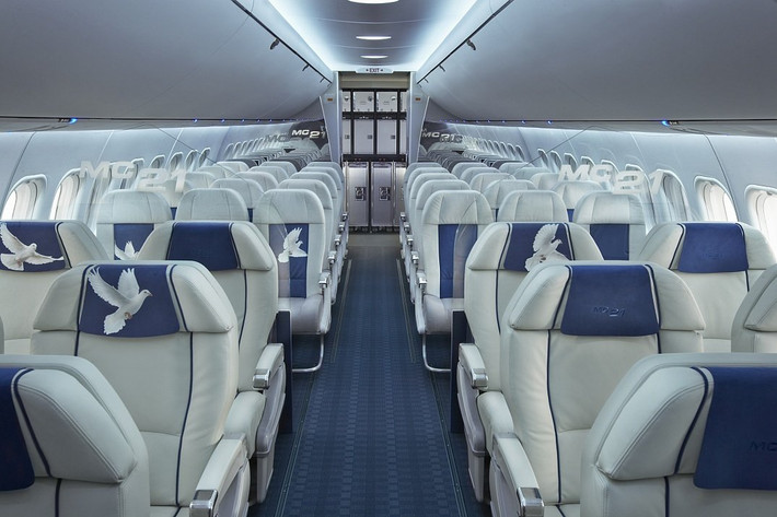 MC-21 có 2 phiên bản MC-21-200 (130-165 chỗ ngồi) và MC-21-300 (169-211 chỗ ngồi).