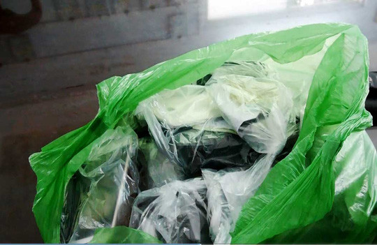 Theo hồ sơ công an, lúc 9h ngày 27/6, Đội Cảnh sát Điều tra tội phạm về trật tự xã hội Công an quận Thủ Đức đã kiểm tra quán cà phê 3A (tại đường số 6, phường Hiệp Bình Chánh, quận Thủ Đức) phát hiện Lĩnh đang ghi cá độ bóng đá ăn tiền cho 11 đối tượng. Tang vật được thu giữ là hơn 11,7 triệu đồng.