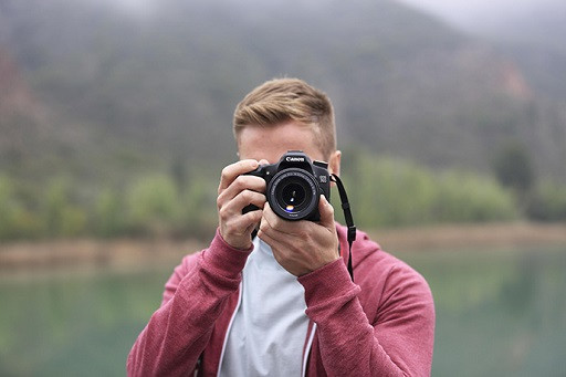 Để chọn được một chiếc DSLR phù hợp, bên cạnh nghiên cứu về tính năng hay thiết kế, người dùng cũng nên xác định nhu cầu sử dụng thực tế cùng khả năng tài chính của mình. Sau đây là một số gợi ý mua máy ảnh DSLR tốt với mức giá dưới 10 triệu đồng.