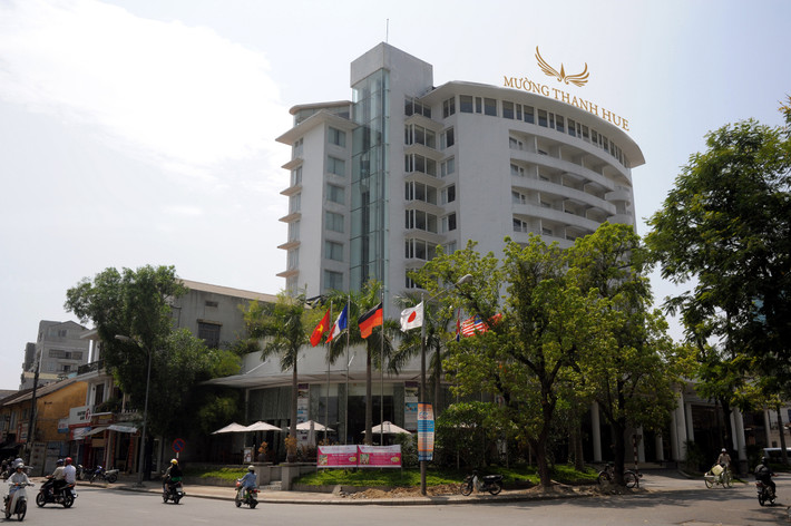 Tập đoàn khách sạn Mường Thanh do đại gia Lê Thanh Thản làm chủ được công nhận là "Chuỗi Khách Sạn Tư Nhân Lớn Nhất Việt Nam" với một hệ thống gồm 30 khách sạn và dự án khách sạn đạt tiêu chuẩn 3,4 và 5 sao trải dài trên cả nước.