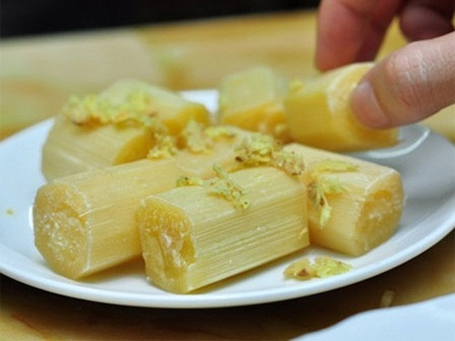 Vì vậy, nếu bị ngộ độc do ăn phải mía bị mốc thì nên nhanh chóng đi khám, đồng thời thải độc trong cơ thể ra ngoài bằng cách rửa dạ dày và thụt tháo càng sớm càng tốt. Biện pháp phòng bệnh chính là không mua hoặc ăn mía bị mốc, hư hỏng.