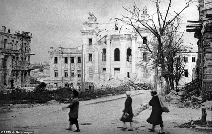 Nhiều tòa nhà ở Sevastopol, Crimea bị phá hủy trong Chiến tranh thế giới 2.