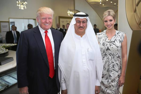 Sau thành công trên, ông Sajwani dấn thân vào thị trường bất động sản ở Dubai. Ông đã từng bước xây dựng đế chế bất động sản mang tên mình từ việc xây dựng các khách sạn cũng như mua bất động sản trong khu trung tâm nhằm phục vụ cho giới đầu tư đang đổ bộ Các tiểu vương quốc Ả-rập Thống nhất.