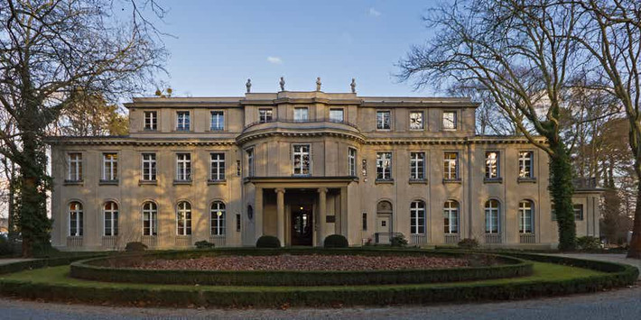 Vào ngày 20/1/1942, Hội nghị Wannsee được tổ chức ở ngoại ô Berlin để đưa ra “Giải pháp cuối cùng” nhằm trục xuất và tàn sát tất cả người Do Thái ở châu Âu.