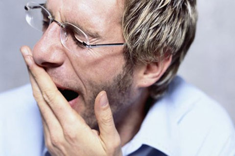 Một điều thú vị mà không phải ai cũng biết là ngáp làm mát não. Kết quả nghiên cứu cho thấy khi ngáp, con người sẽ hít không khí vào giúp làm mát bộ não, giúp bạn tỉnh táo và từ đó làm việc hiệu quả hơn.