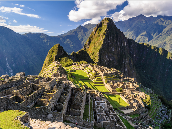 Machu Picchu, Peru thu hút hàng triệu du khách ghé thăm mỗi năm. Xói mòn, lở đất được cho là có thể khiến tàn tích của đế chế Inca biến mất nếu như không có những biện pháp bảo tồn hiệu quả.