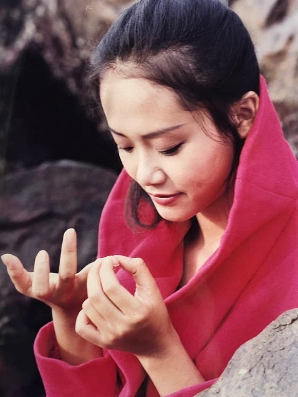 Tuy nhiên, trong những năm qua, Hồng Ánh không nhận nhiều vai diễn như trước, chị lấn sân sang vai trò nhà sản xuất và đạo diễn và gặt được thành công khi nhận được giải thưởng từ các liên hoan phim quốc tế.
