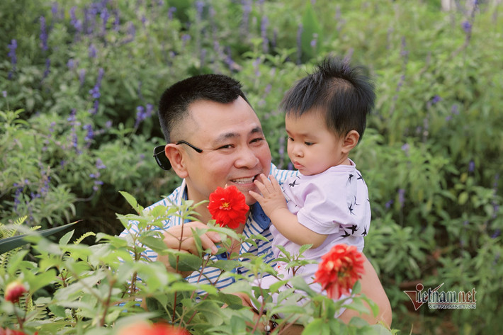 Là một người rất kín tiếng, Tự Long rất ít khi chia sẻ về những câu chuyện đời tư của mình với truyền thông.